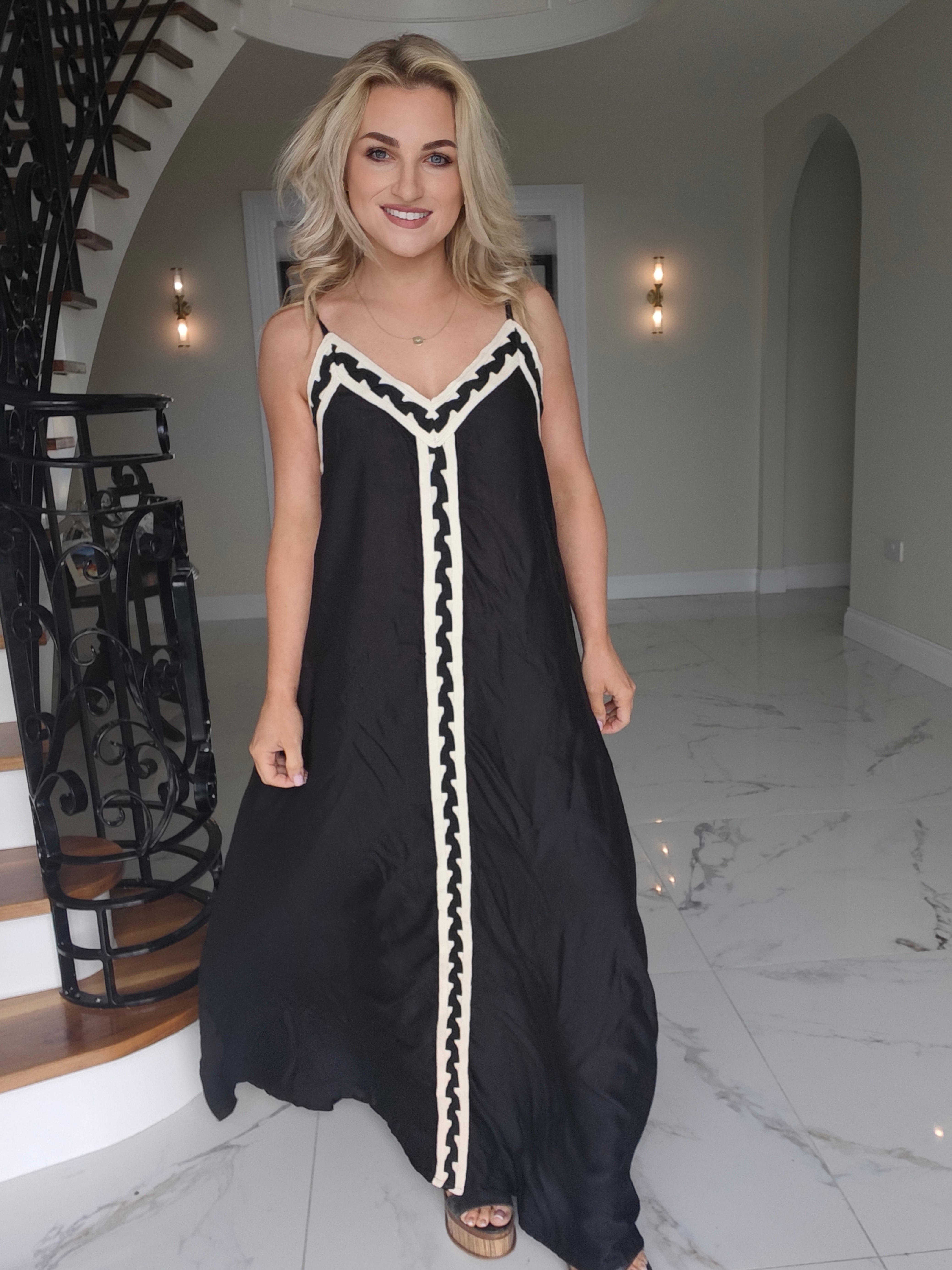 Luna Black Contrast Maxi